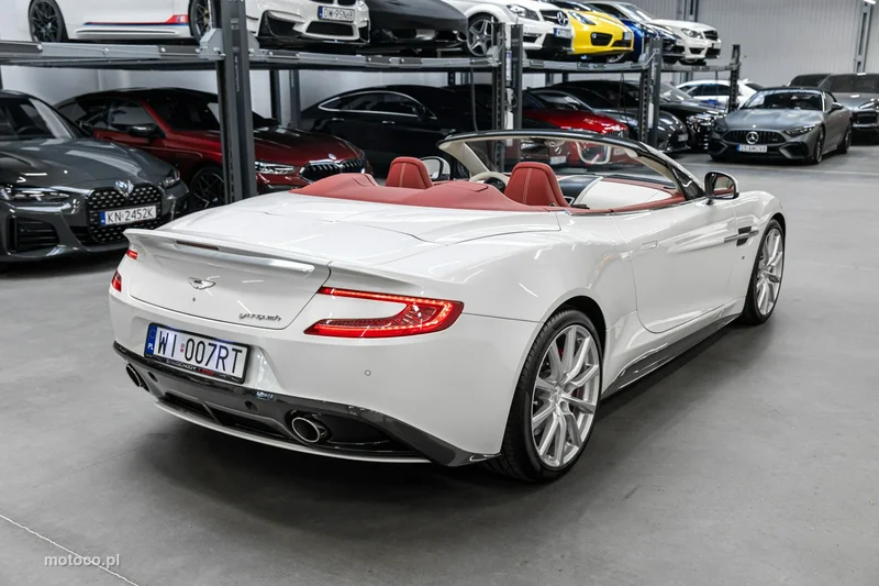 Aston Martin Vanquish 8