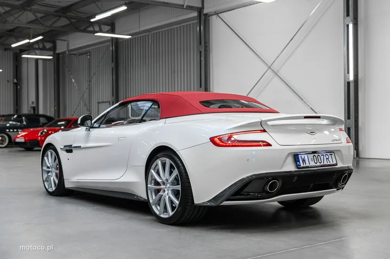 Aston Martin Vanquish 10