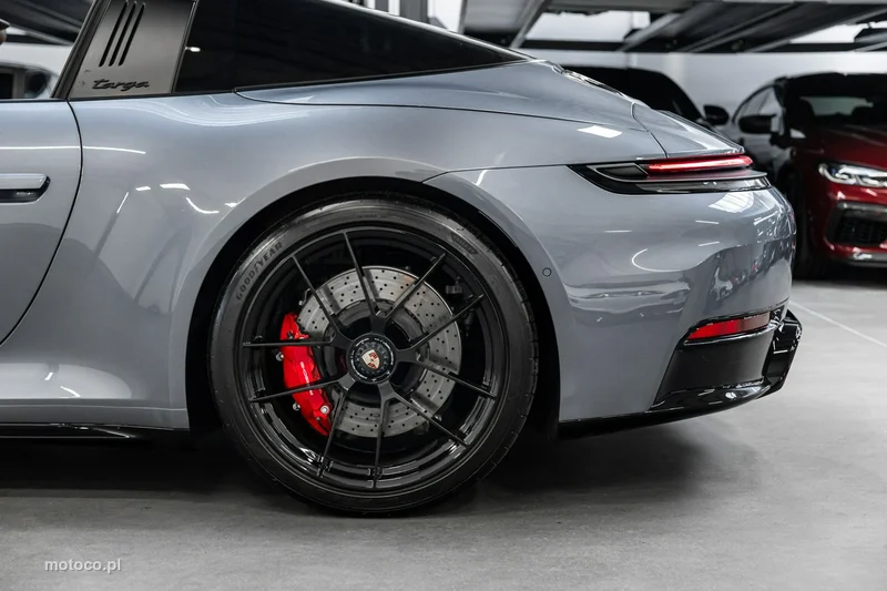 Porsche 911 992 16