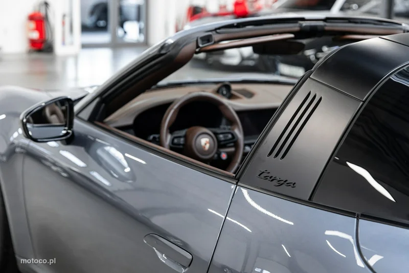 Porsche 911 992 17