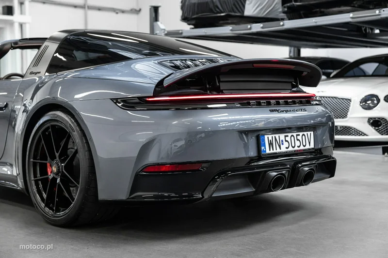 Porsche 911 992 18