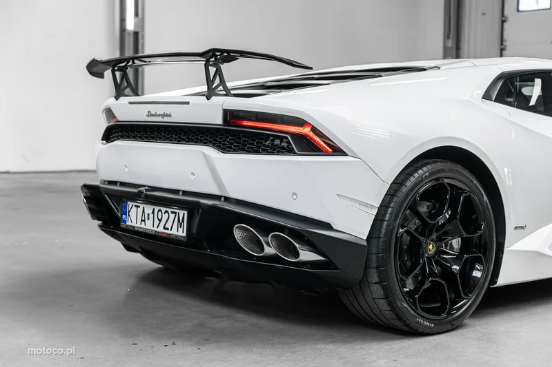 Lamborghini Huracan 16