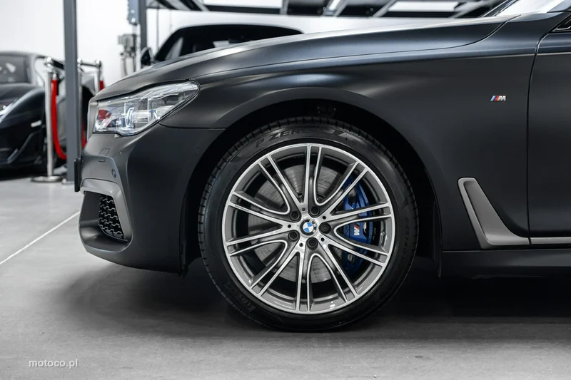 BMW M760 13