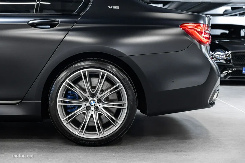 BMW M760 14