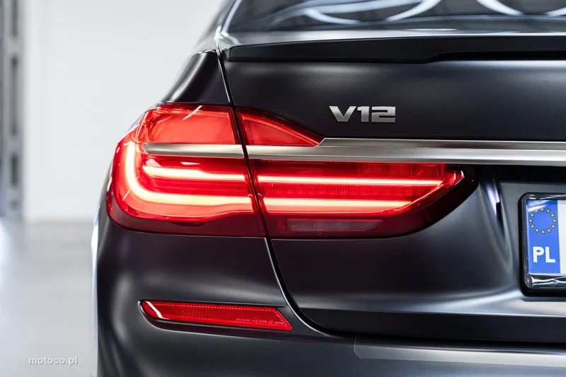BMW M760 16
