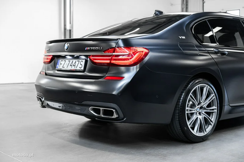 BMW M760 17