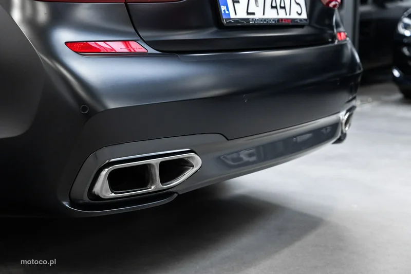 BMW M760 18