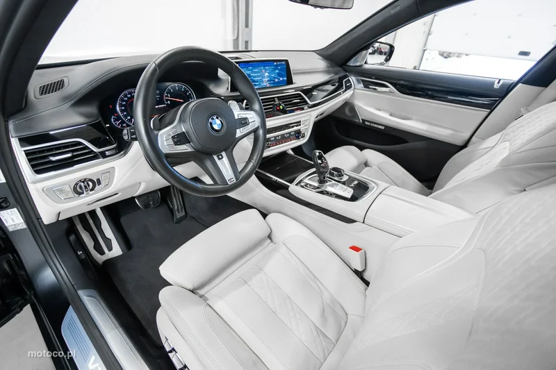 BMW M760 22