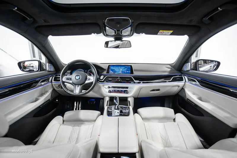 BMW M760 23
