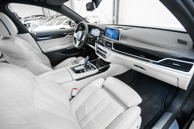 BMW M760 24