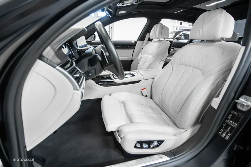 BMW M760 25