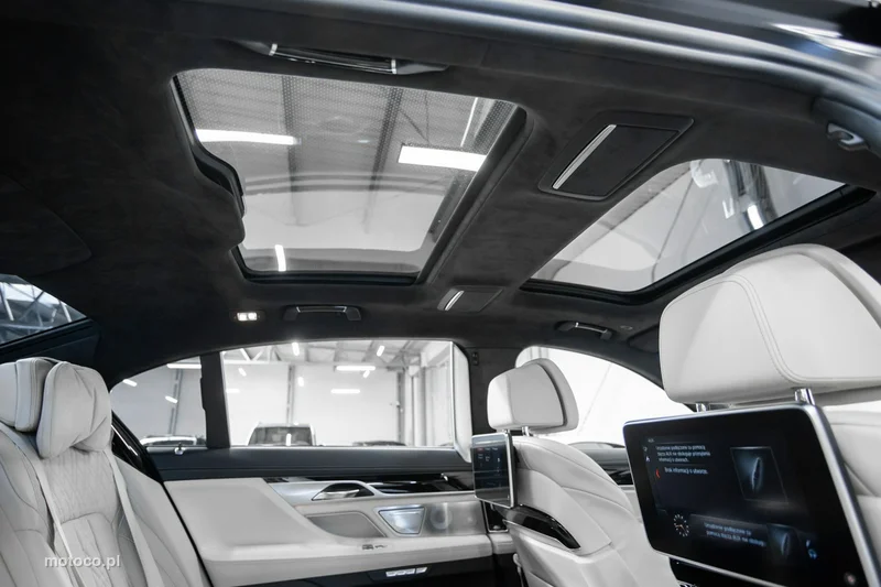 BMW M760 27
