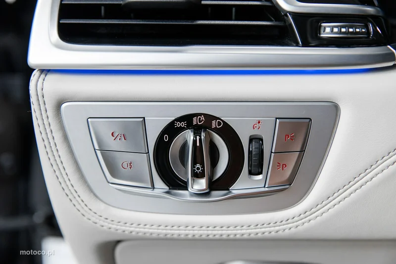 BMW M760 31