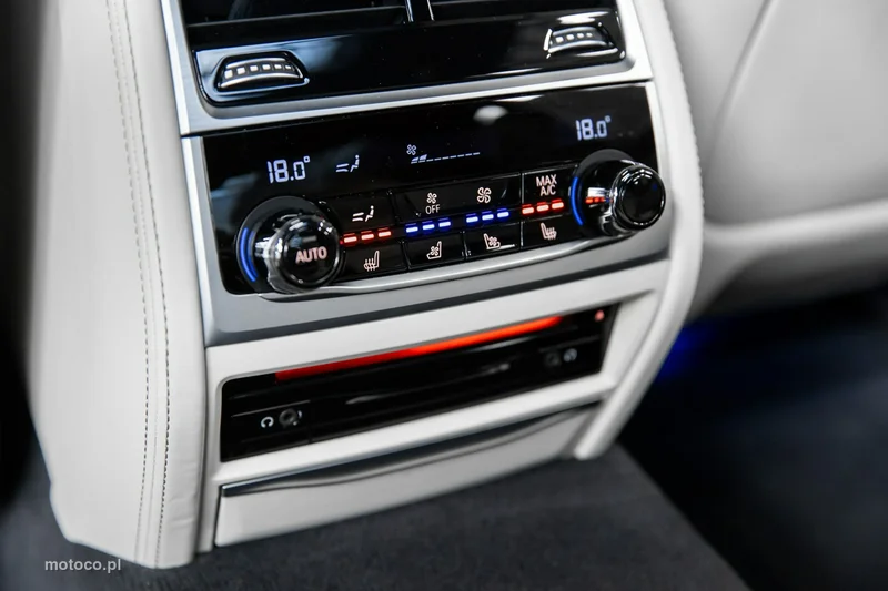 BMW M760 36