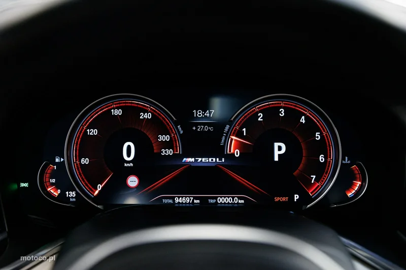 BMW M760 37