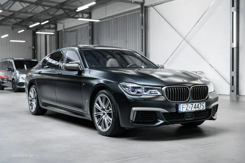 BMW M760 41