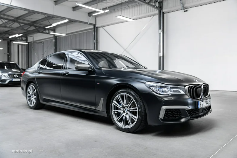 BMW M760 42