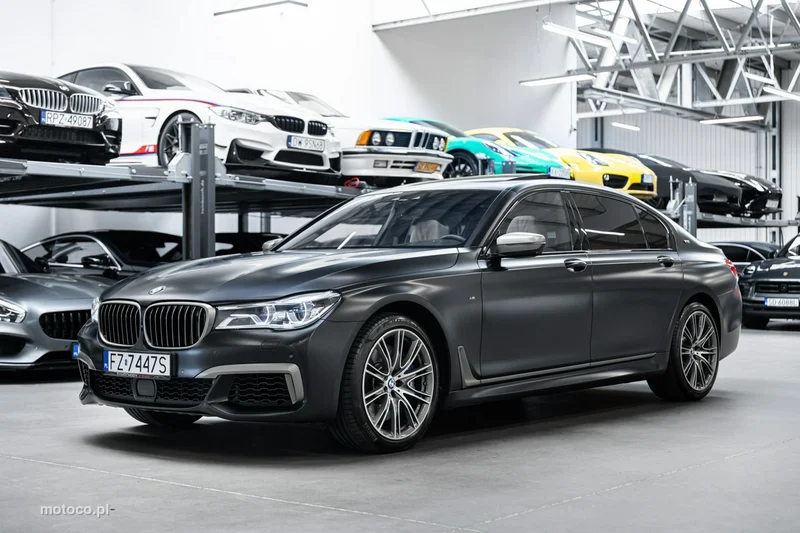 BMW M760 43