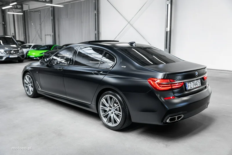 BMW M760 44