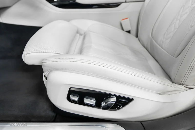 BMW M760 57