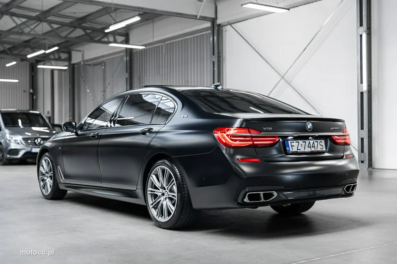 BMW M760 7