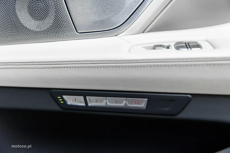 BMW M760 66