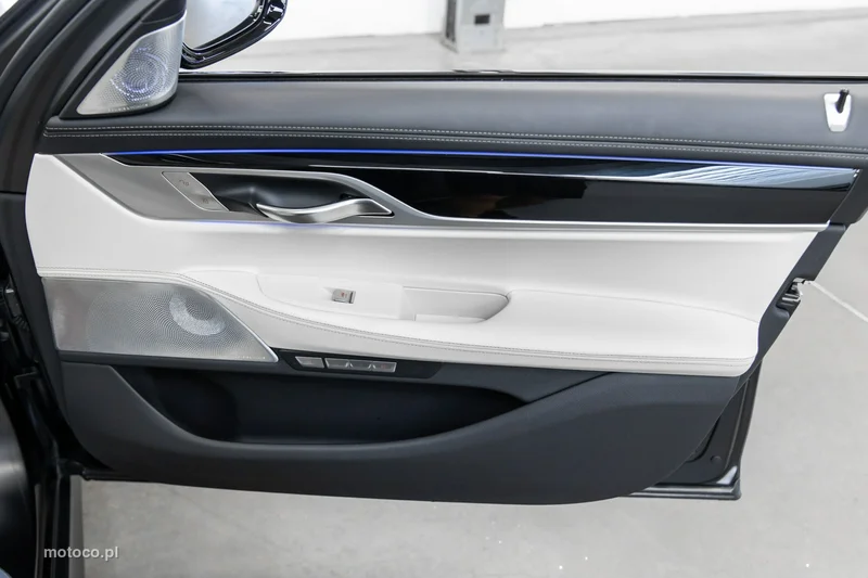 BMW M760 68