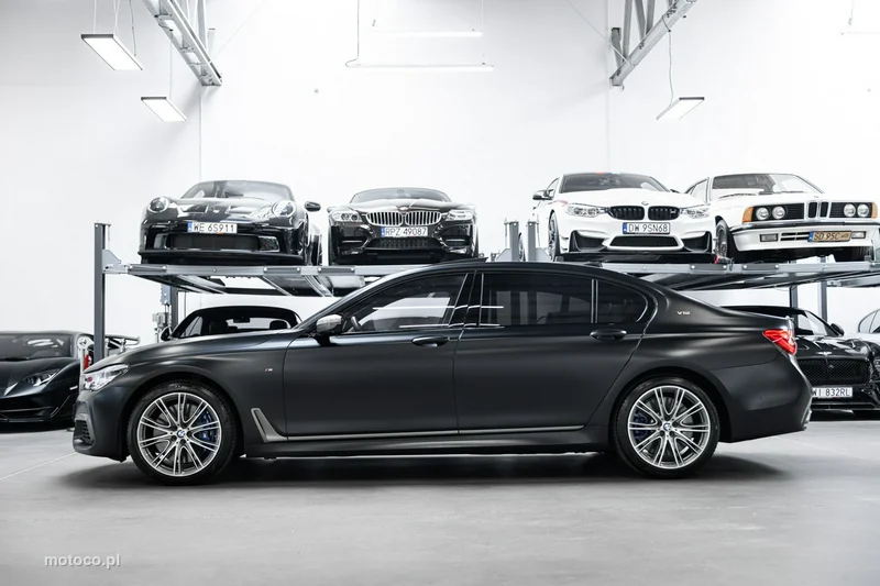 BMW M760 8