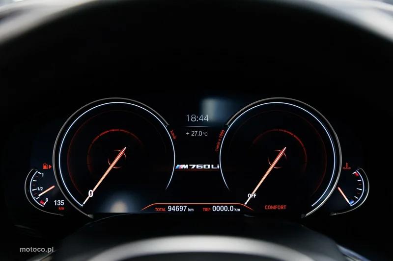 BMW M760 71