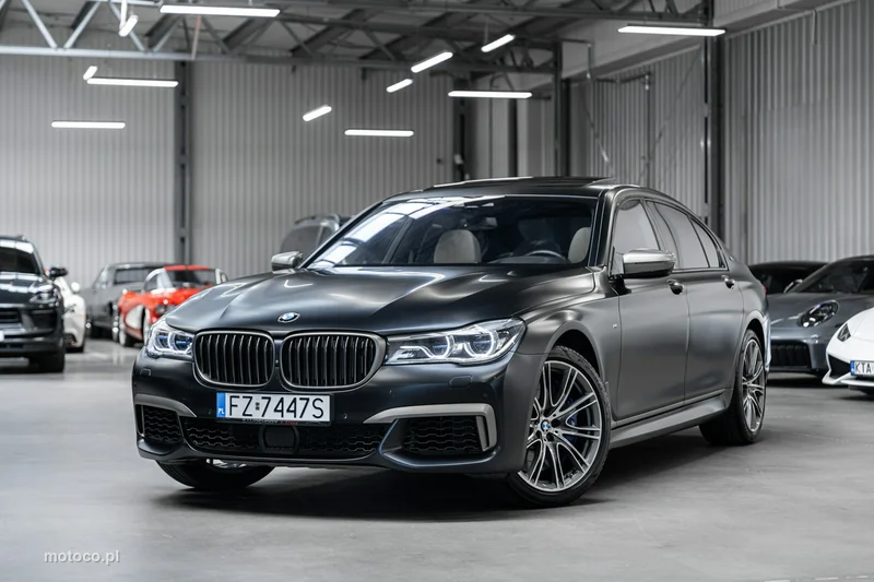 BMW M760 9