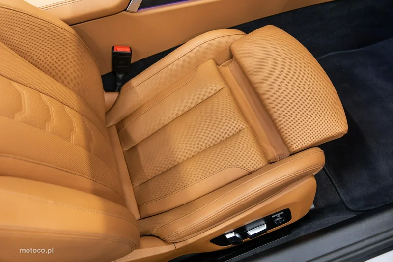 BMW Seria 8 G14 840 70