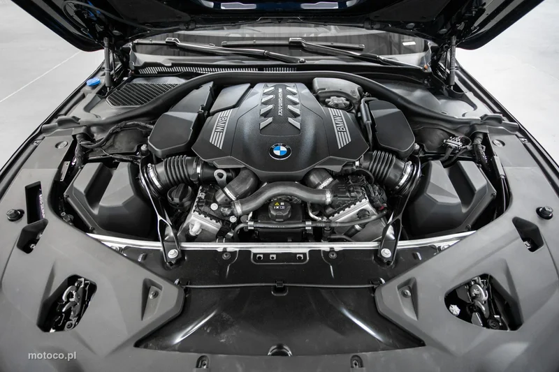 BMW Seria 8 G14 850 19