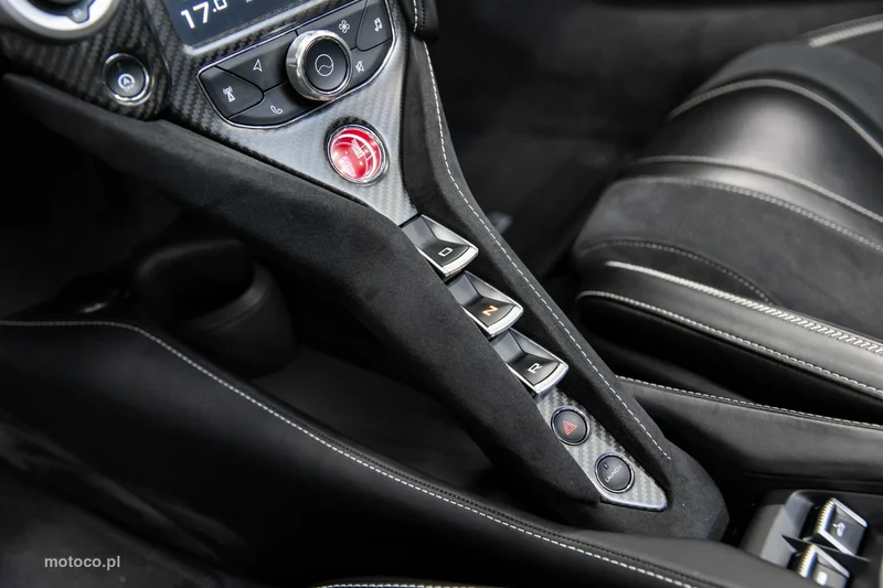 McLaren 720S Spider 36
