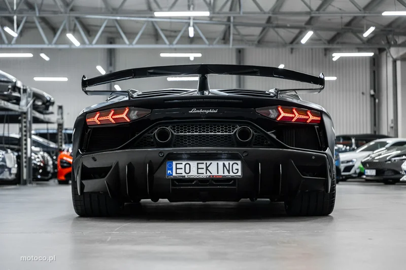 Lamborghini Aventador 11