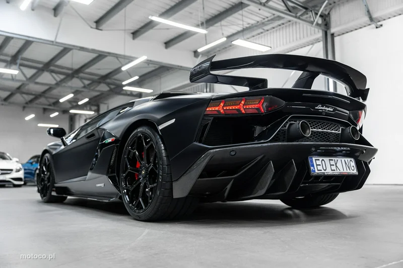 Lamborghini Aventador 14