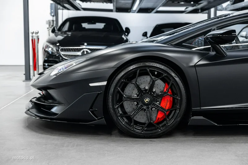 Lamborghini Aventador 17