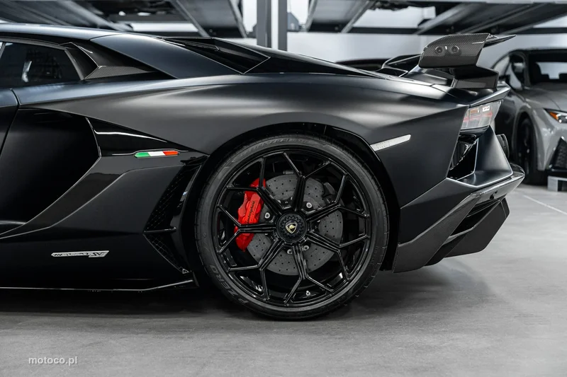 Lamborghini Aventador 18