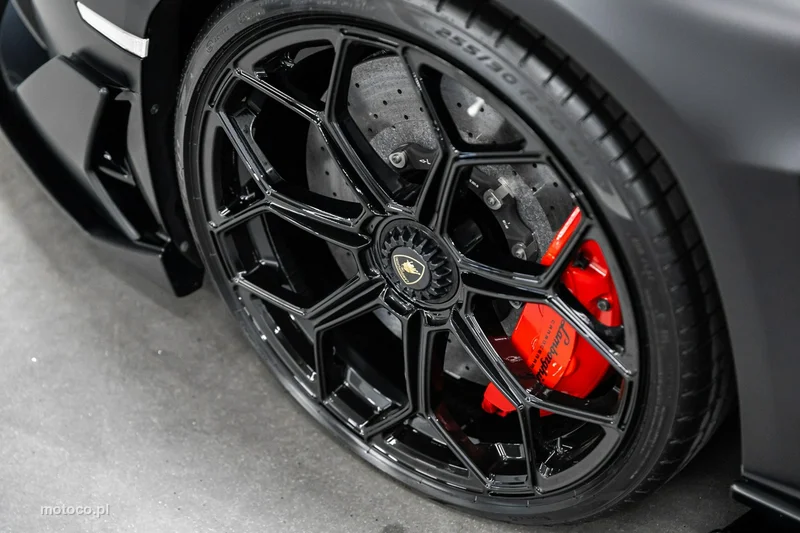 Lamborghini Aventador 19
