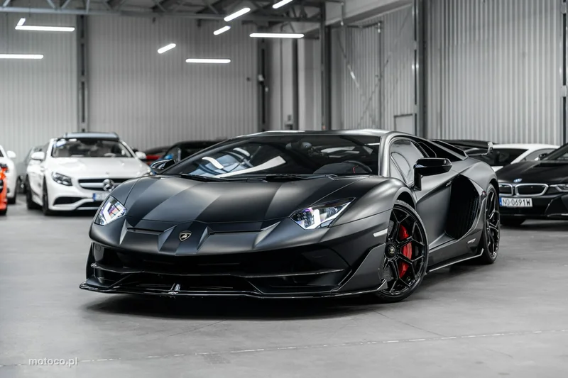 Lamborghini Aventador 3