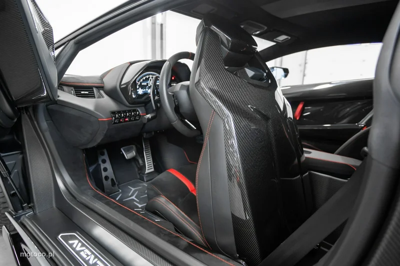 Lamborghini Aventador 28
