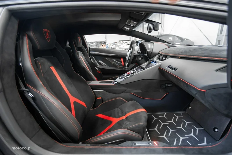 Lamborghini Aventador 30