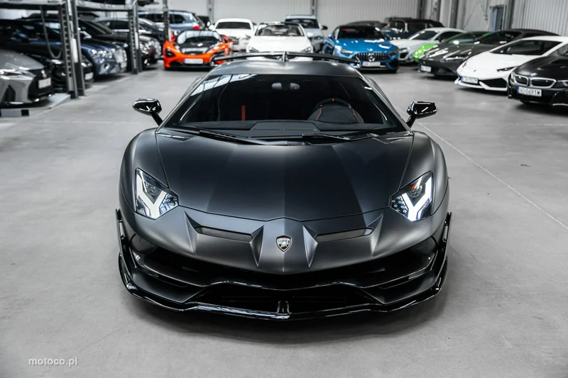 Lamborghini Aventador 4