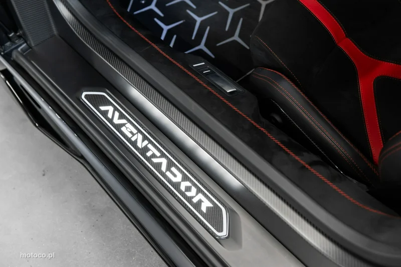 Lamborghini Aventador 33