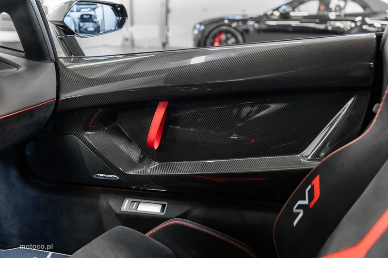 Lamborghini Aventador 36