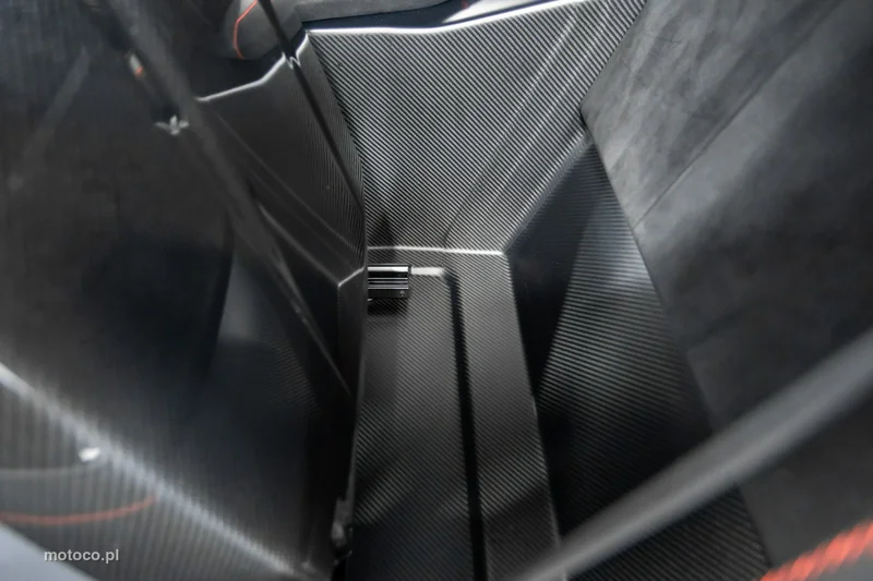 Lamborghini Aventador 37