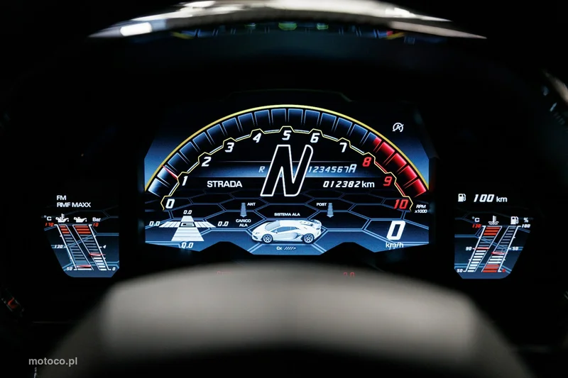 Lamborghini Aventador 40