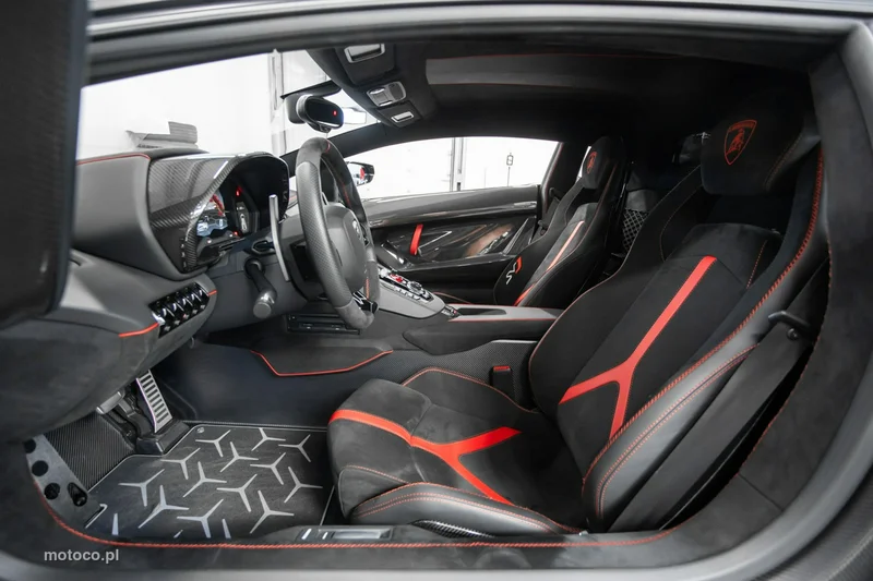 Lamborghini Aventador 63