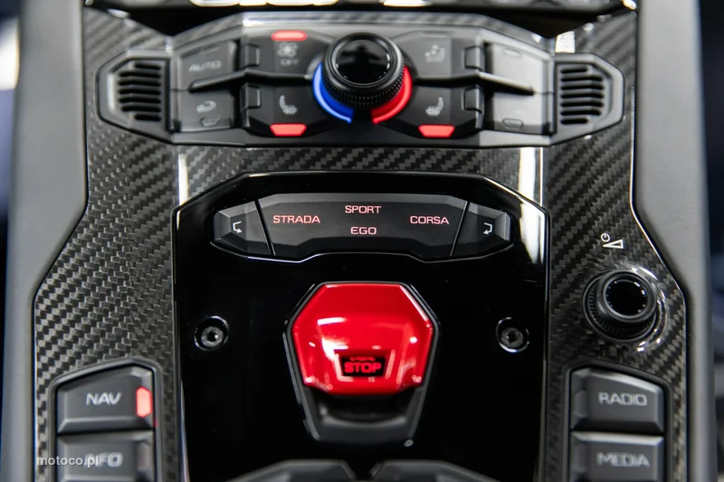 Lamborghini Aventador 73