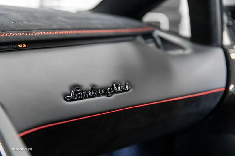 Lamborghini Aventador 74