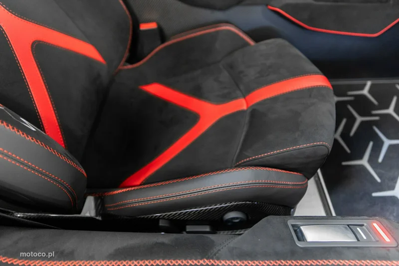 Lamborghini Aventador 76
